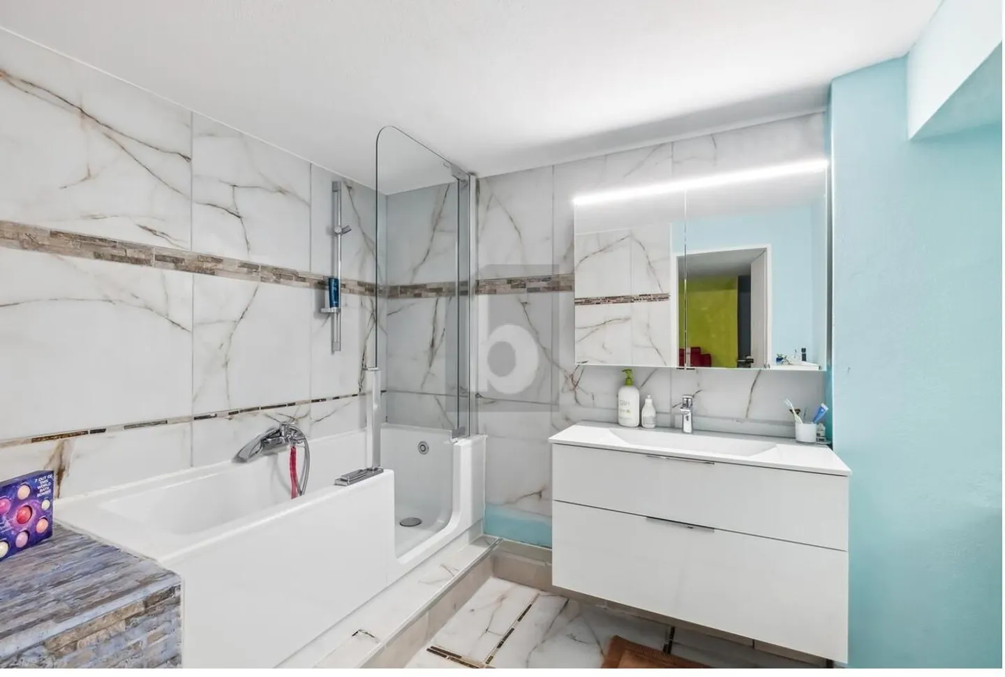 SPACIOUS WITH LARGE GARDEN - Photo 5 of 6