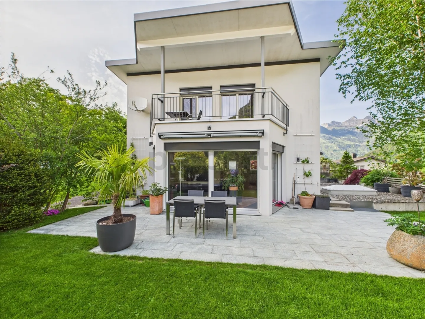 Detached zero-energy house with mountain view, studio & guest apartment - Quiet prime location in Schattdorf! - Photo 1 of 13