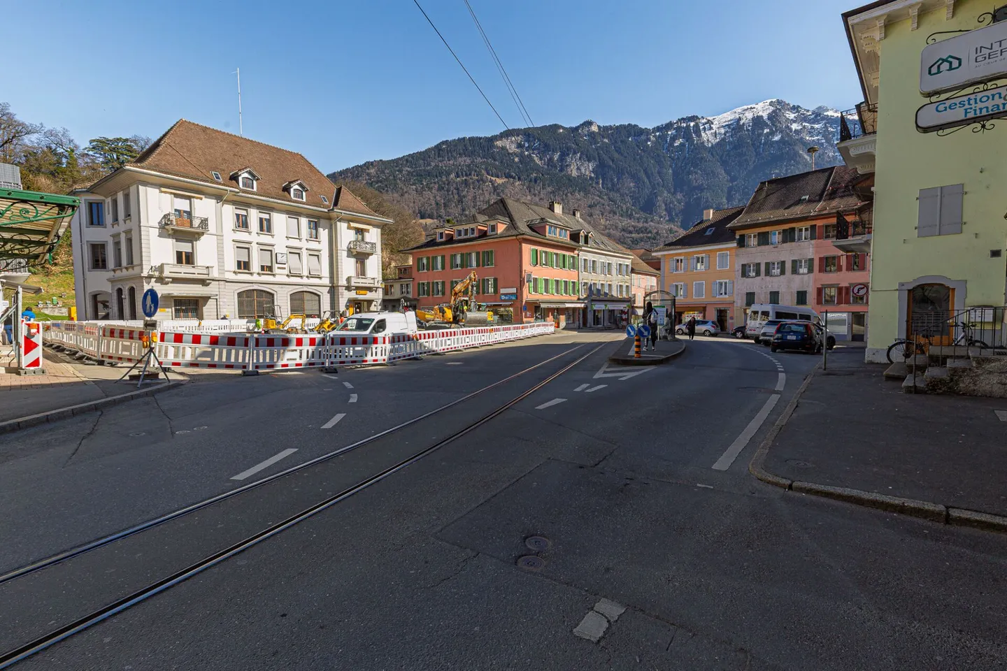 Yield building in the city center - Photo 3 of 14