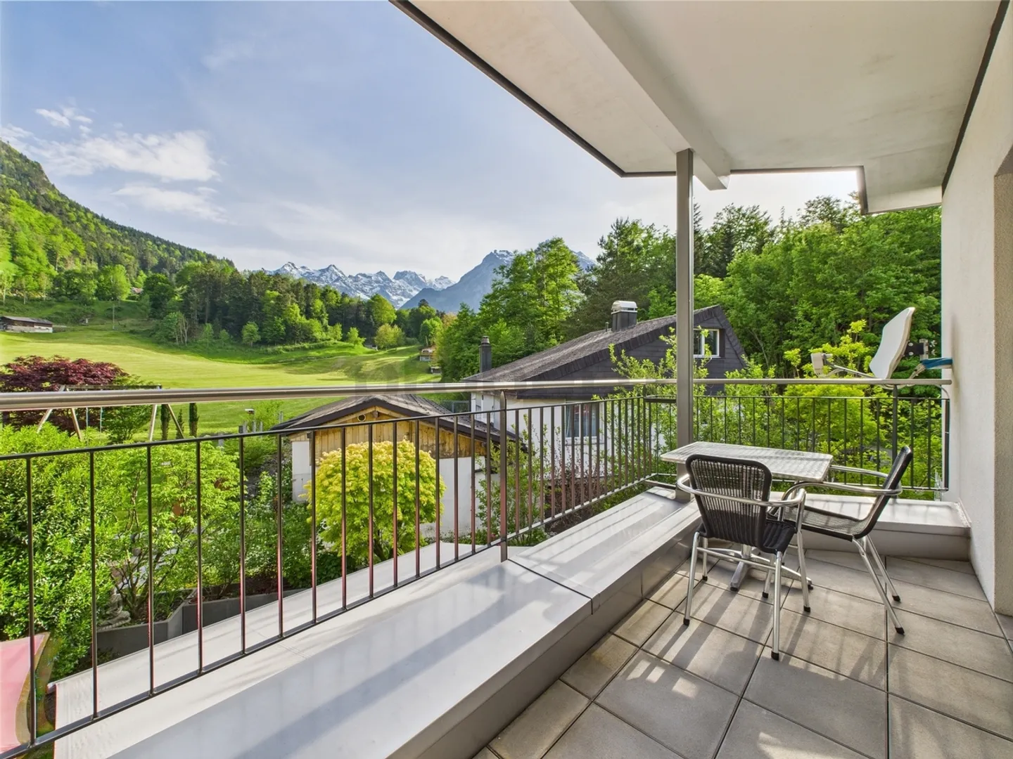 Detached zero-energy house with mountain view, studio & guest apartment - Quiet prime location in Schattdorf! - Photo 10 of 13