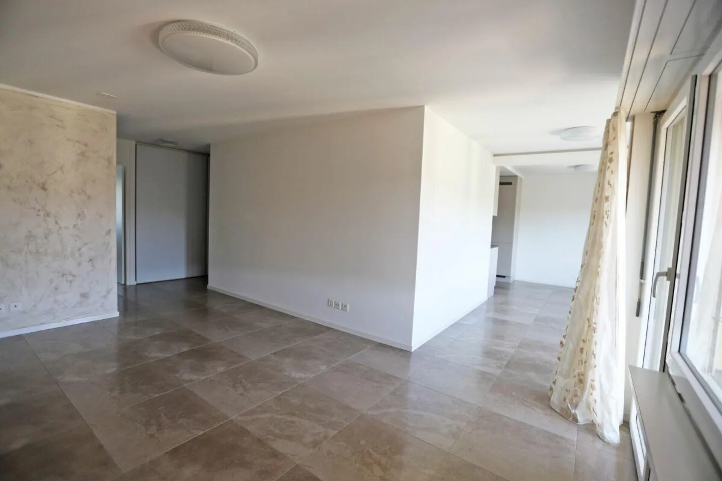 Renovated 4.5-room apartment with flair in a sought-after location - Photo 2 of 13