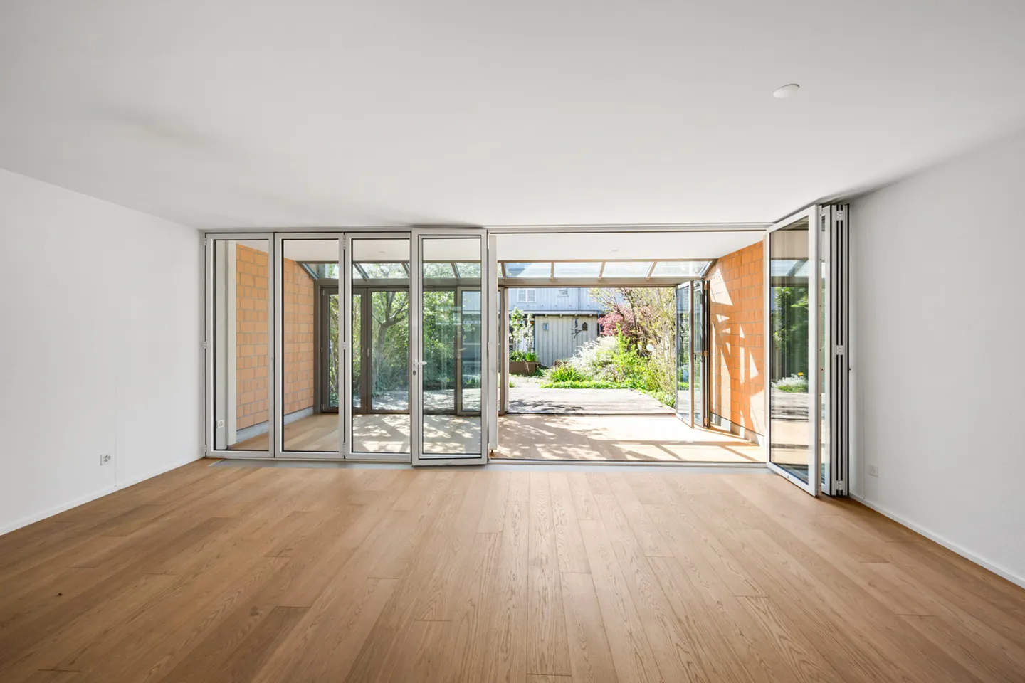 Charmantes Reihenhaus mit Garten - Foto 2 von 16