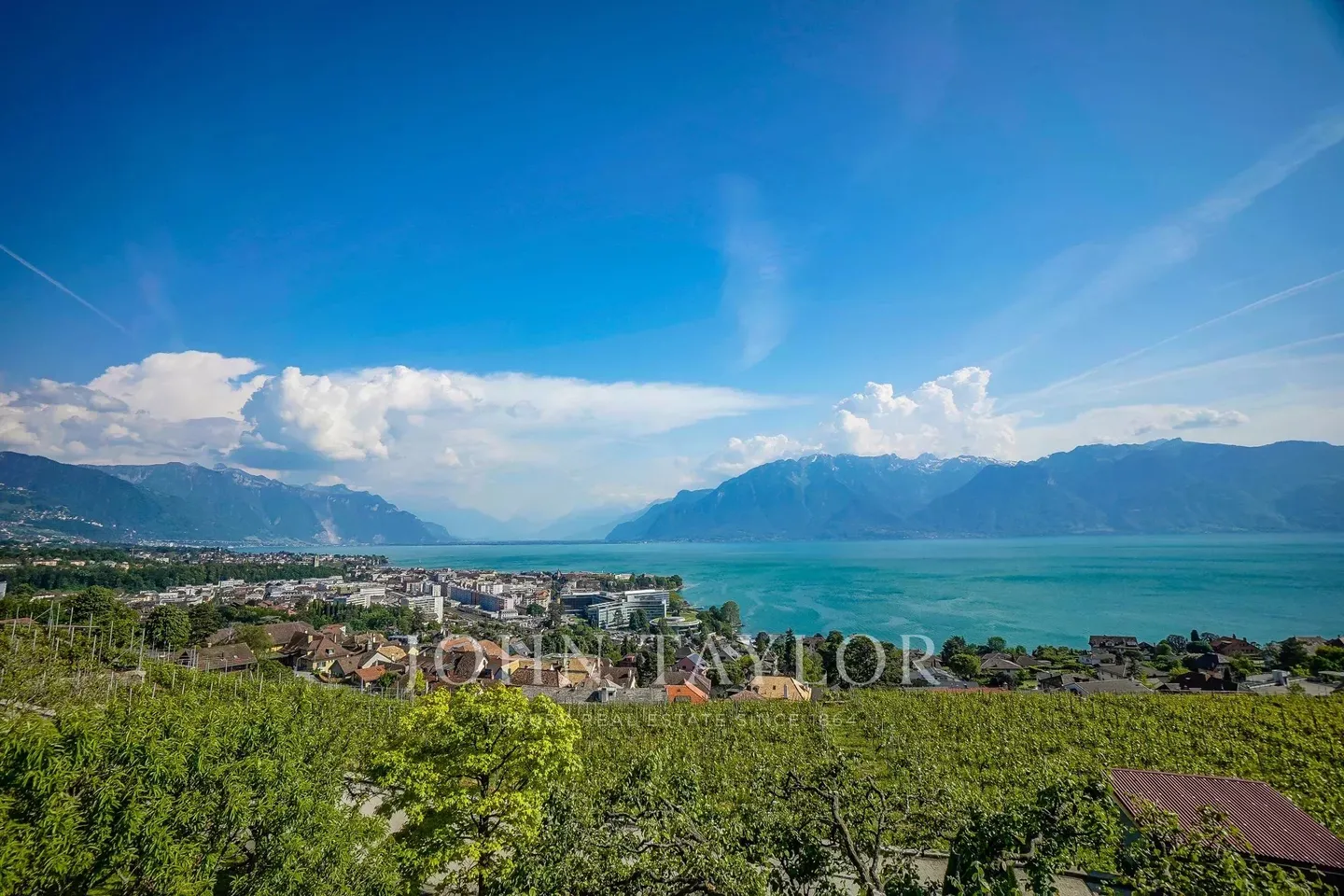 Somptueuse villa au Coeur des vignes avec vue spectaculaire - Photo 2 of 13