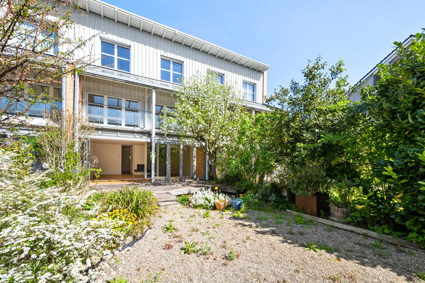 Charmantes Reihenhaus mit Garten - Foto 1 von 16