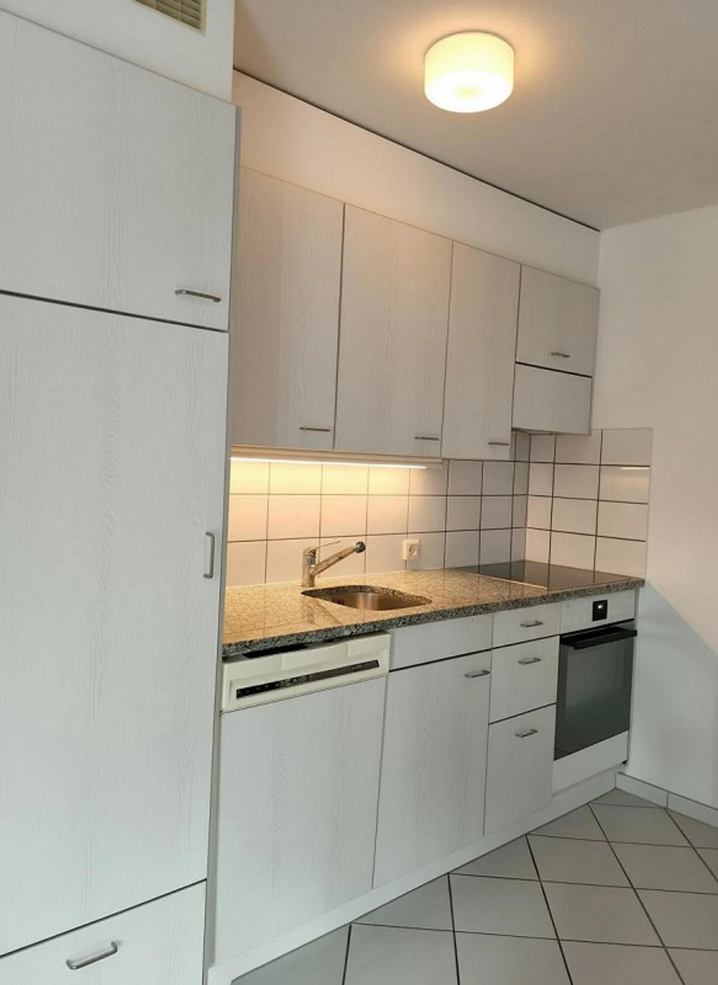 2.5-Room Apartment with Room for Ideas - Photo 2 of 9