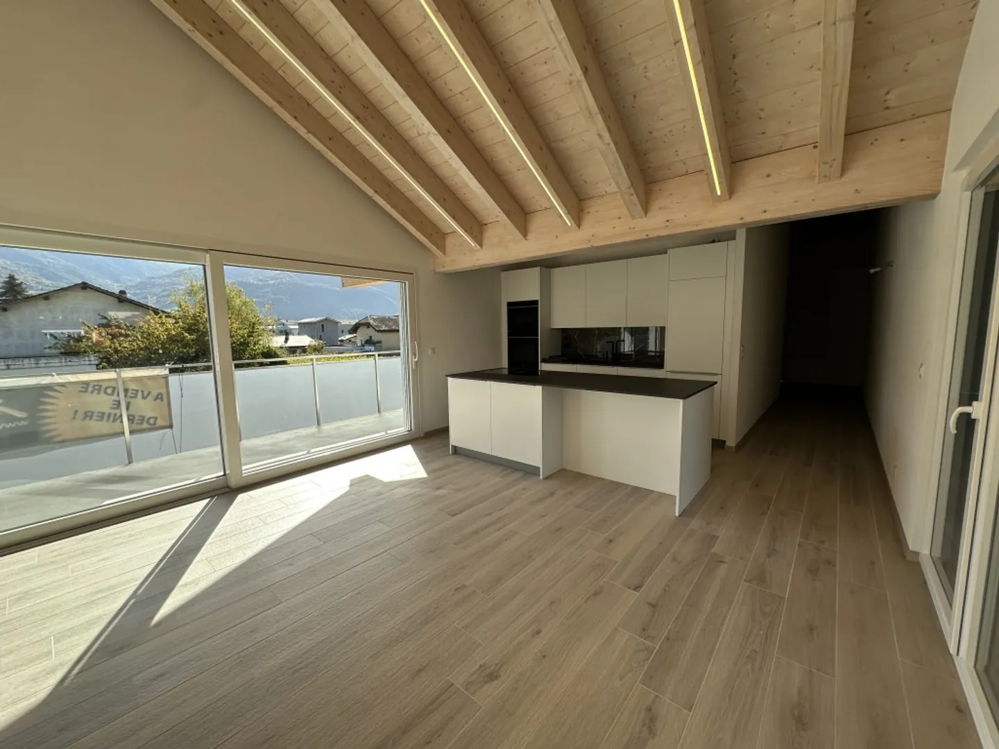 Conthey Penthouse 4,5 Zimmer 123m2 + Büro 48 m2 + Terrasse 75 m2 Jacuzzi - Foto 2 von 13