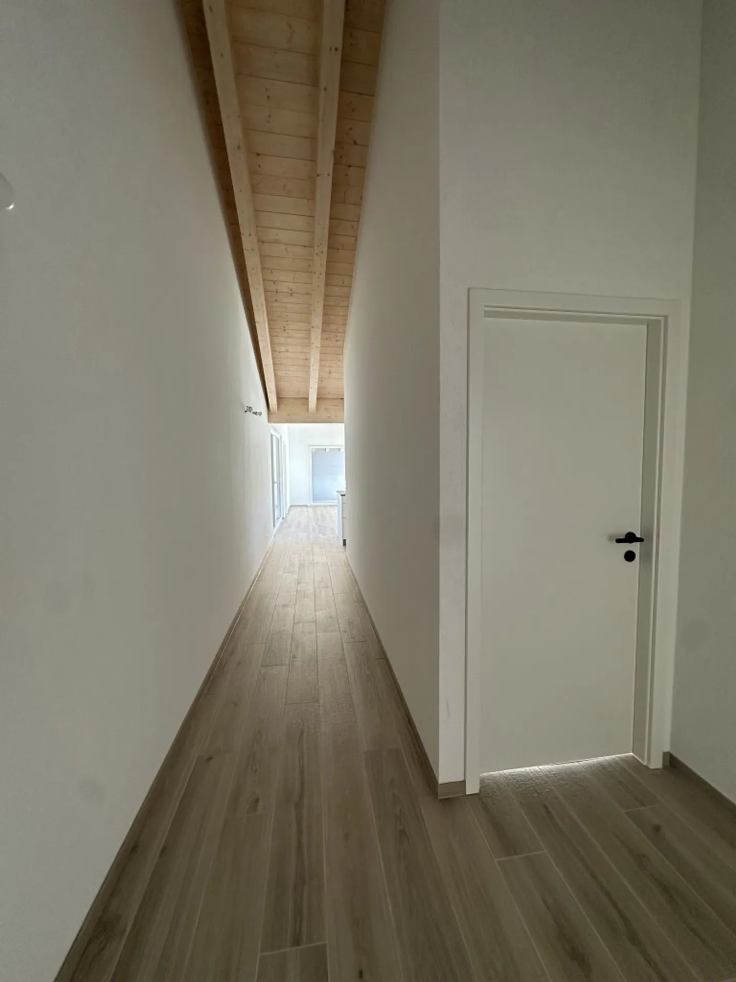 Conthey Penthouse 4,5 Zimmer 123m2 + Büro 48 m2 + Terrasse 75 m2 Jacuzzi - Foto 7 von 13