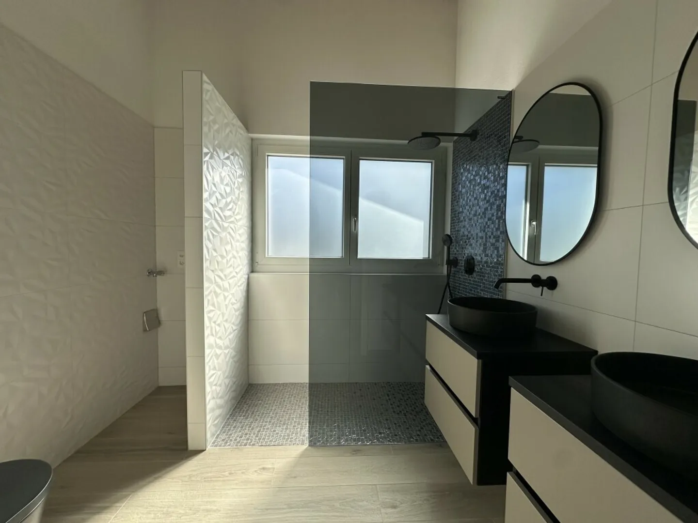 Conthey Penthouse 4,5 Zimmer 123m2 + Büro 48 m2 + Terrasse 75 m2 Jacuzzi - Foto 9 von 13