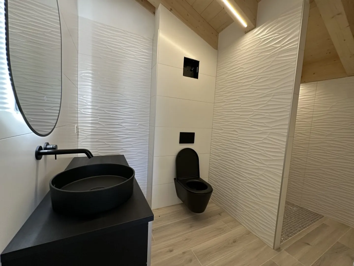 Conthey Penthouse 4,5 Zimmer 123m2 + Büro 48 m2 + Terrasse 75 m2 Jacuzzi - Foto 11 von 13