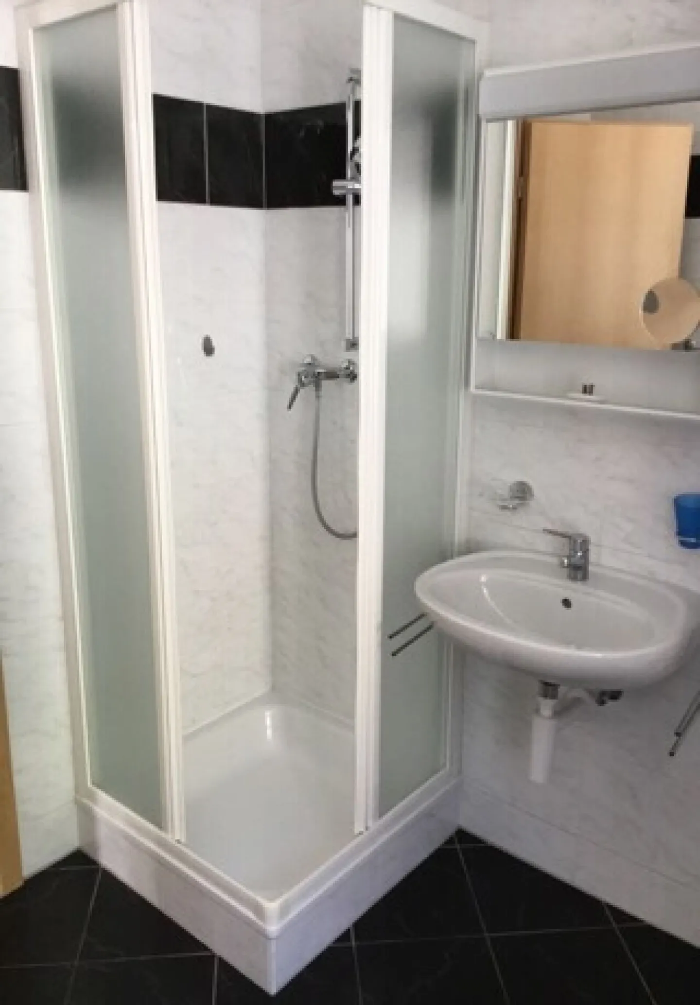 St-Imier, bright 3.5-room apartment on the ground floor - Photo 3 of 4