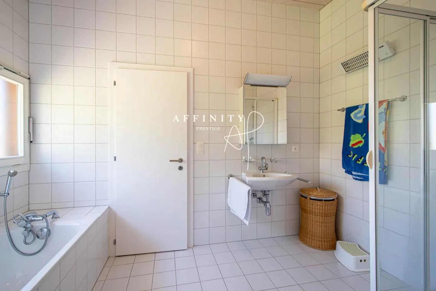 8-room House - Photo 9 of 11