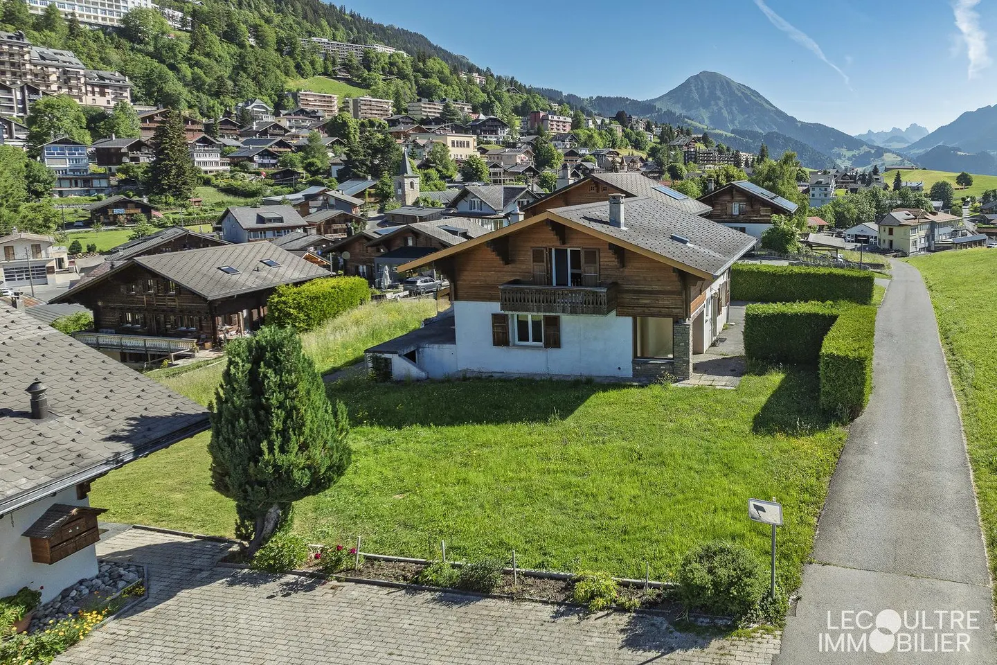 Charming Chalet with Stunning Views - Photo 2 of 9