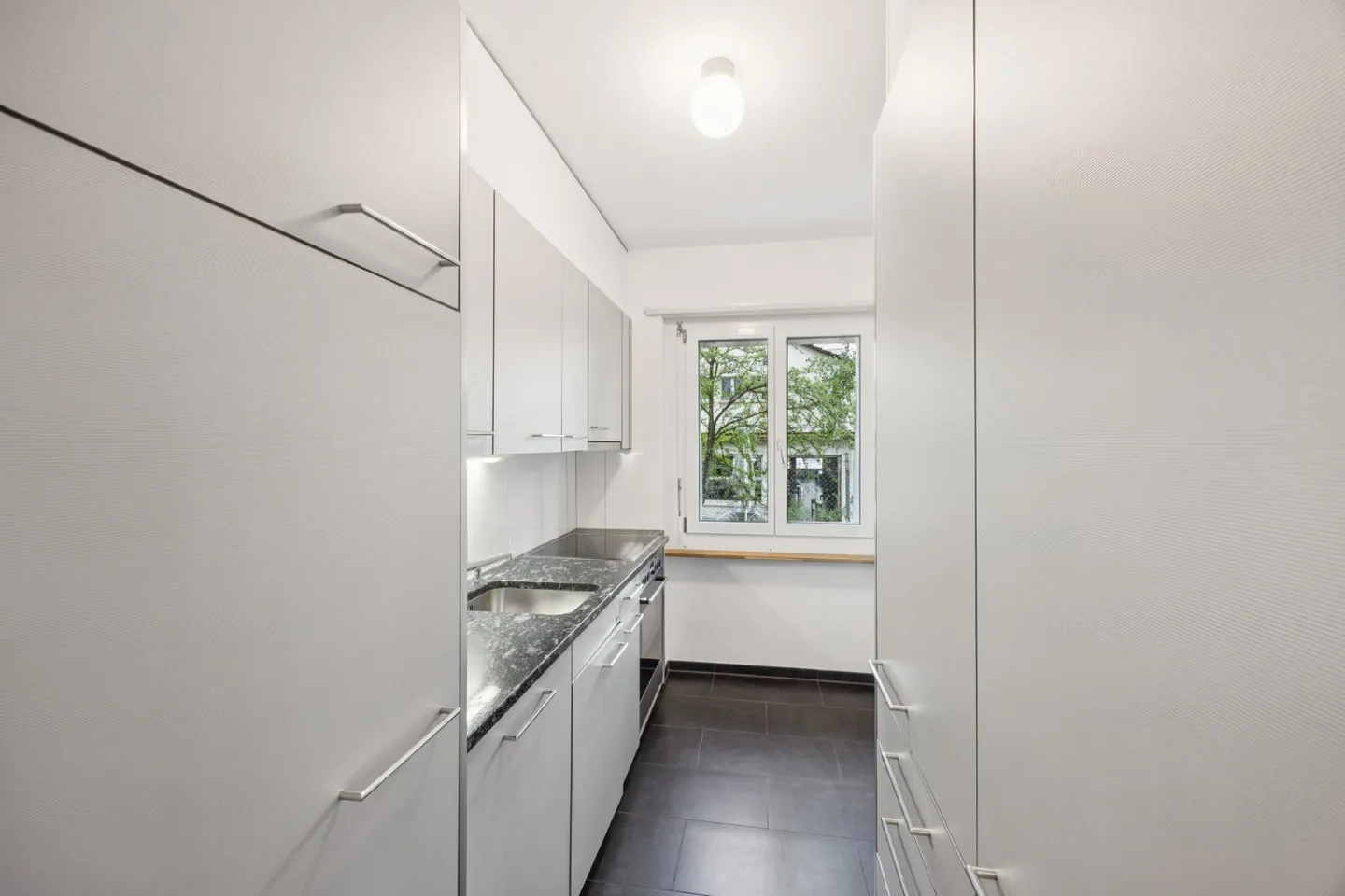 Charming 3.5-Room Apartment in Bern - Photo 3 of 8