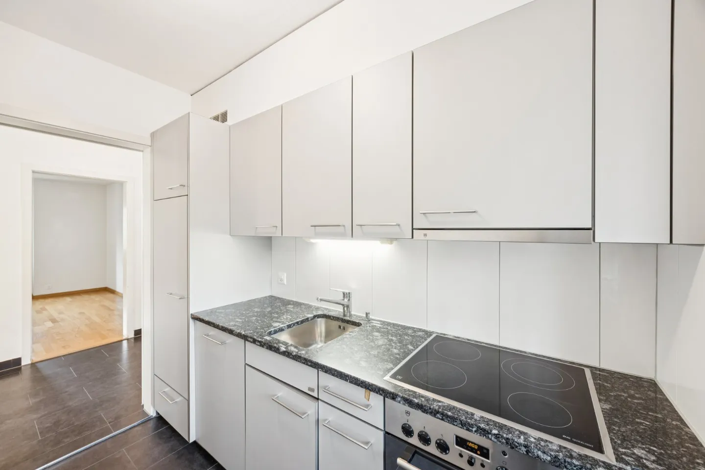 Charming 3.5-Room Apartment in Bern - Photo 4 of 8