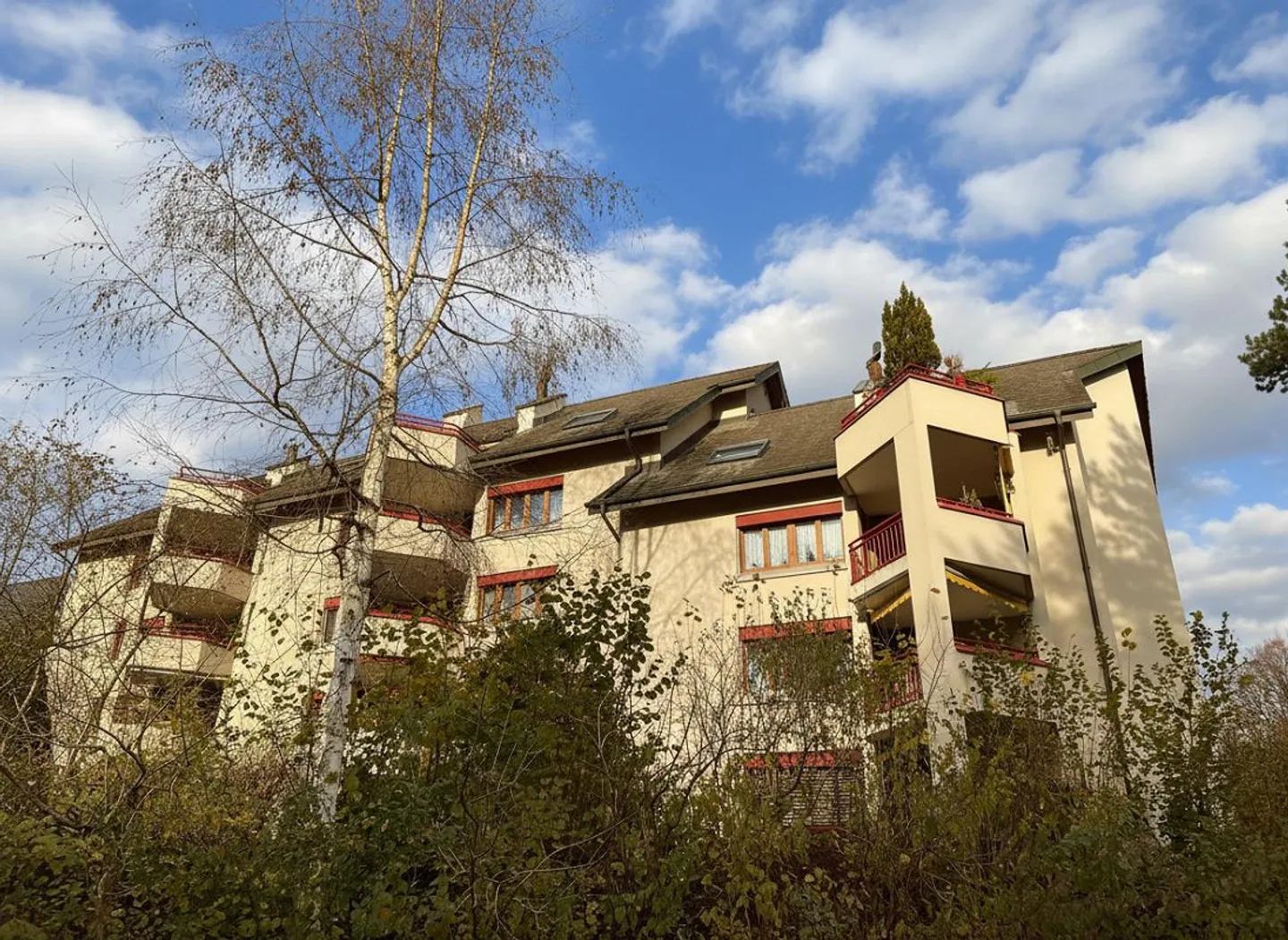 Appartement 3.5 pièces sous les combles - grand potentiel incluant une place de parking - Photo 6 sur 12