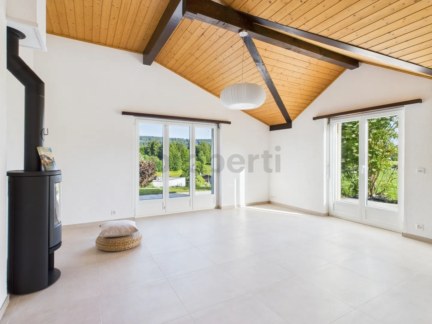 Charmante maison individuelle entièrement rénovée avec jardin et vue  Le Noirmont - Photo 4 sur 13