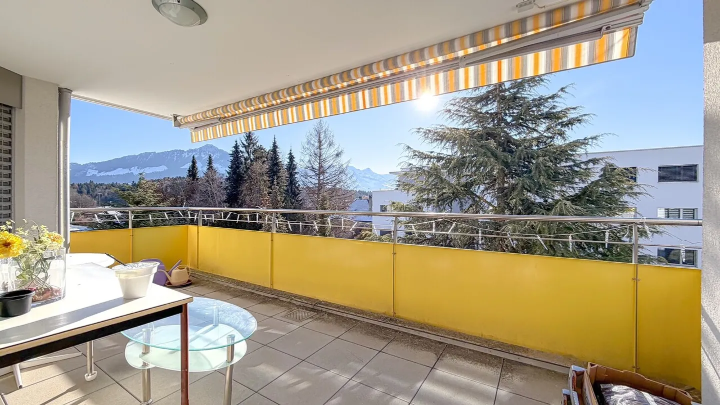 NAHE DEM TENNIS, FAMILIENWOHNUNG 4.5P MIT PARKPLATZ - LOS 10 - Foto 1 von 10