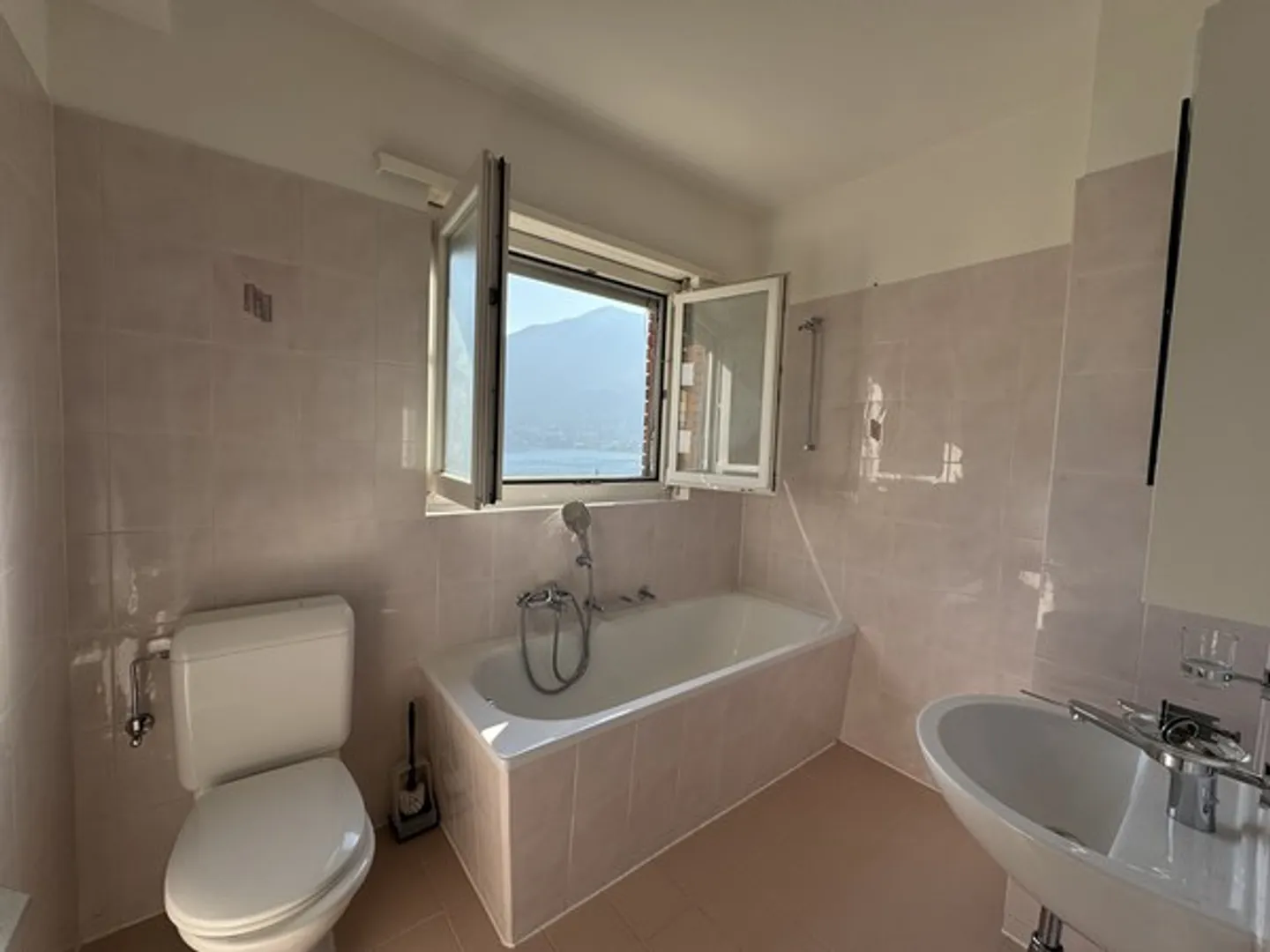 Bel appartement de 4,5 pièces avec vue sur le lac à Melide - Photo 9 sur 11