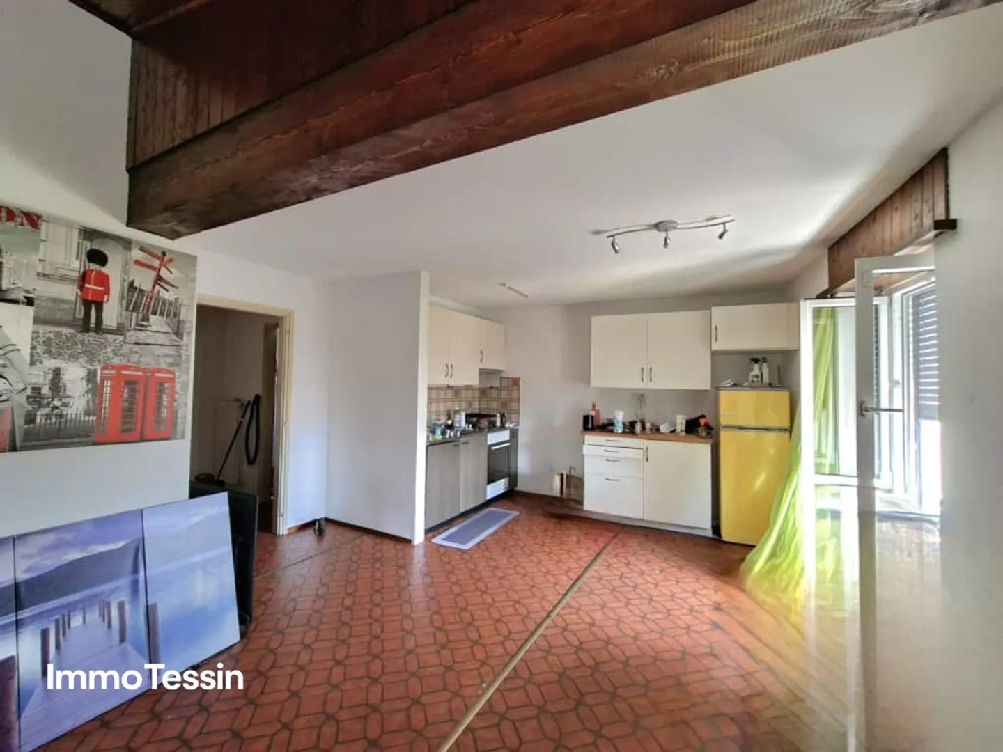 Historical House with 3 Apartments, Courtyard and the Charm of Bygone Times, Ideal for Investors or Rental - Photo 5 of 13