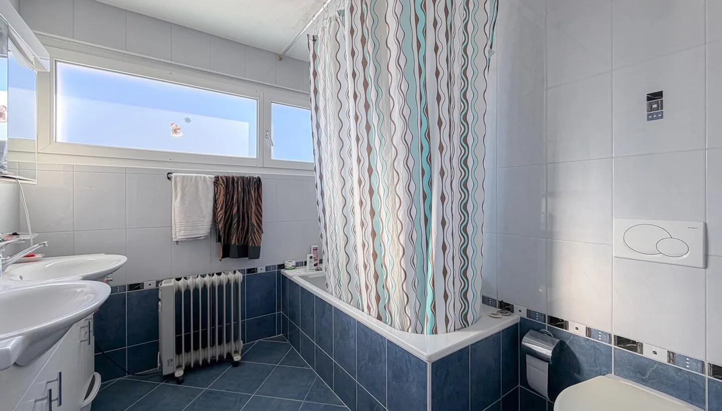 NAHE DEM TENNIS, FAMILIENWOHNUNG 4.5P MIT PARKPLATZ - LOS 10 - Foto 10 von 10