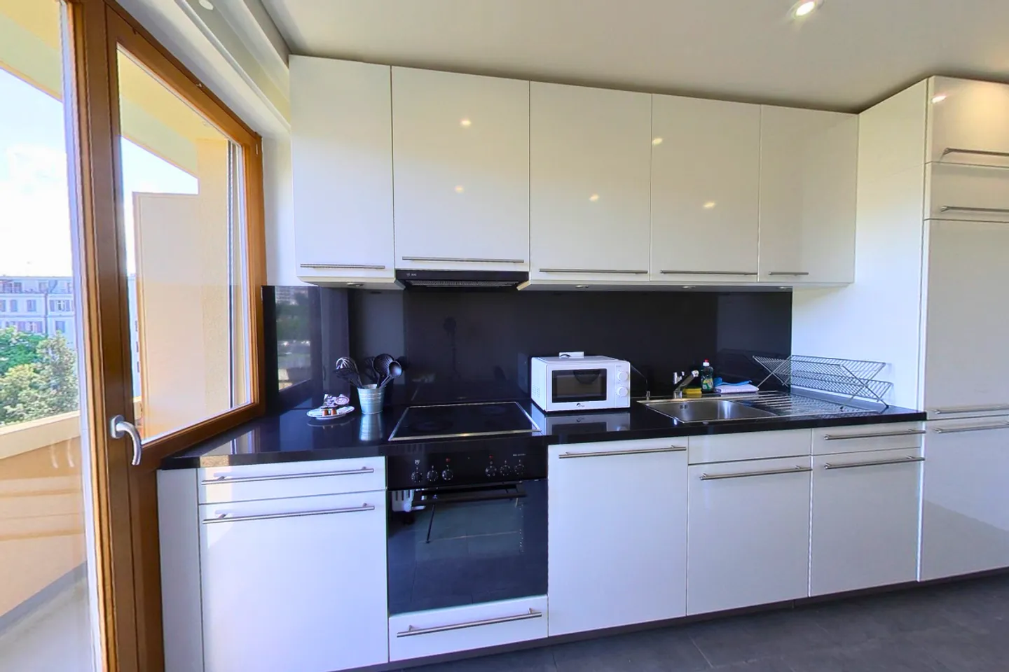 1-Bedroom Furnished Spacious Apartment with Balcony in Geneva! - Foto 10 di 19