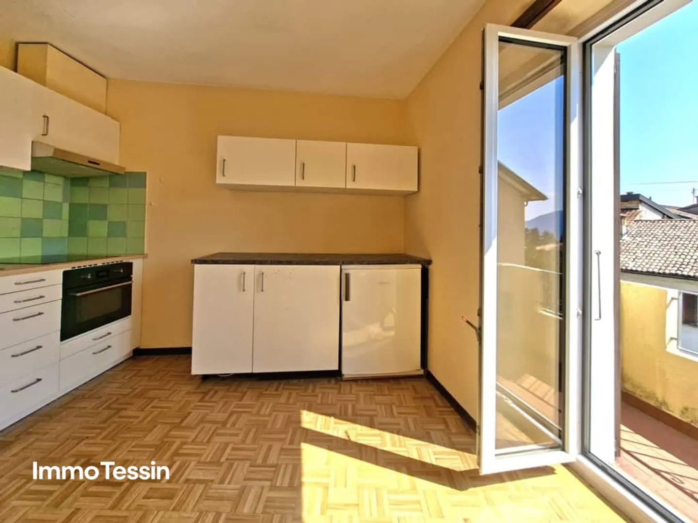 Historical House with 3 Apartments, Courtyard and the Charm of Bygone Times, Ideal for Investors or Rental - Photo 7 of 13