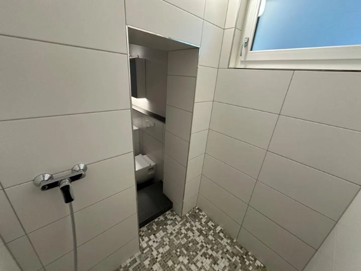 In the center, old building with charm and spacious, close to the train station - Photo 5 of 8