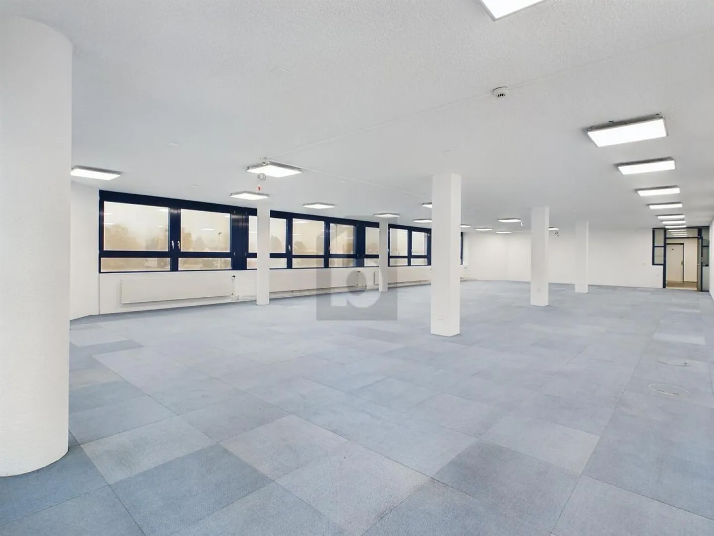 VON EINZEL-  BIS GROSSRAUMBÜRO (200/400/800 M2) - Foto 2 von 6
