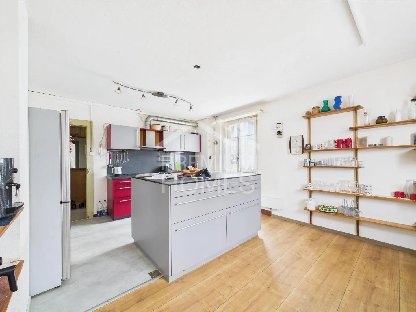 Charming single-family home for craftsmen with many possibilities - Photo 4 of 9