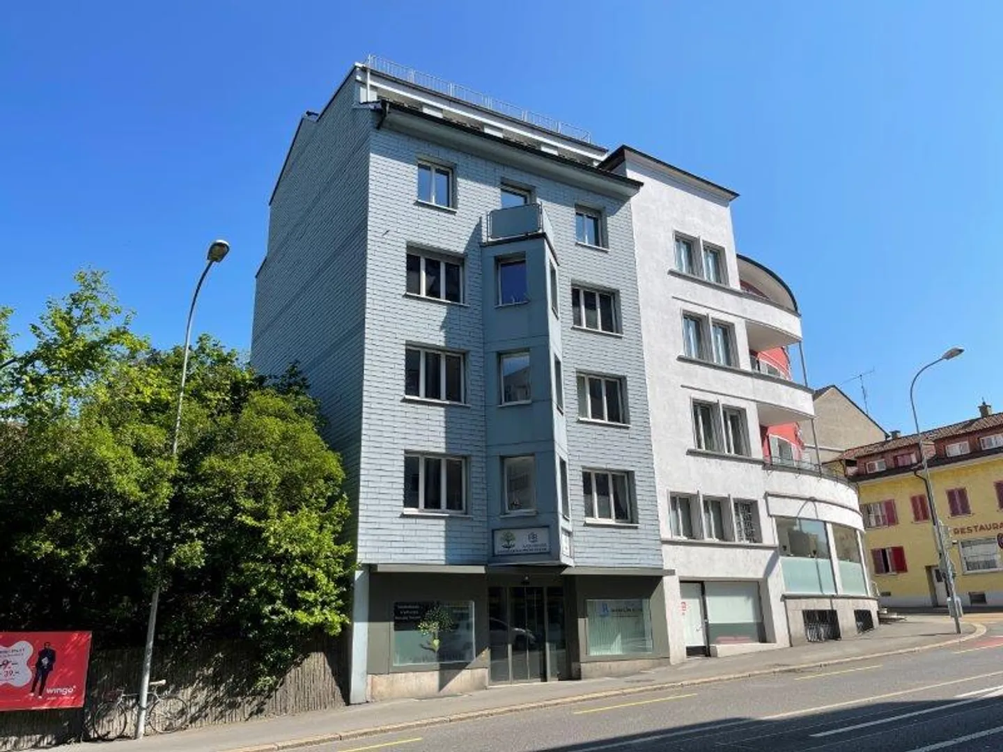 In the center, old building with charm and spacious, close to the train station - Photo 8 of 8