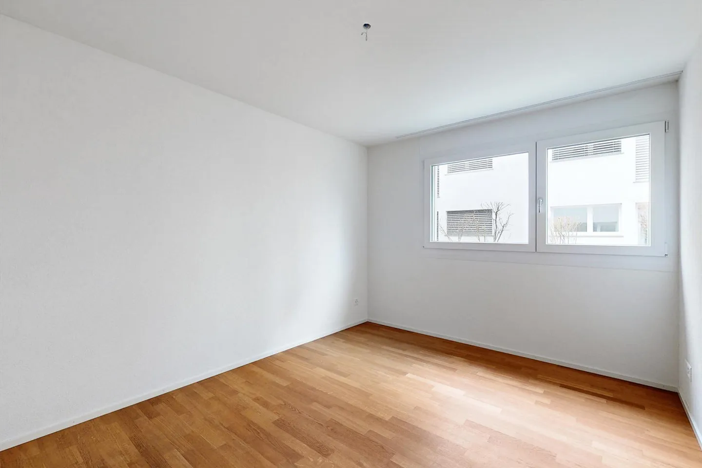 Spacious 4.5-Room Apartment - Photo 4 of 6