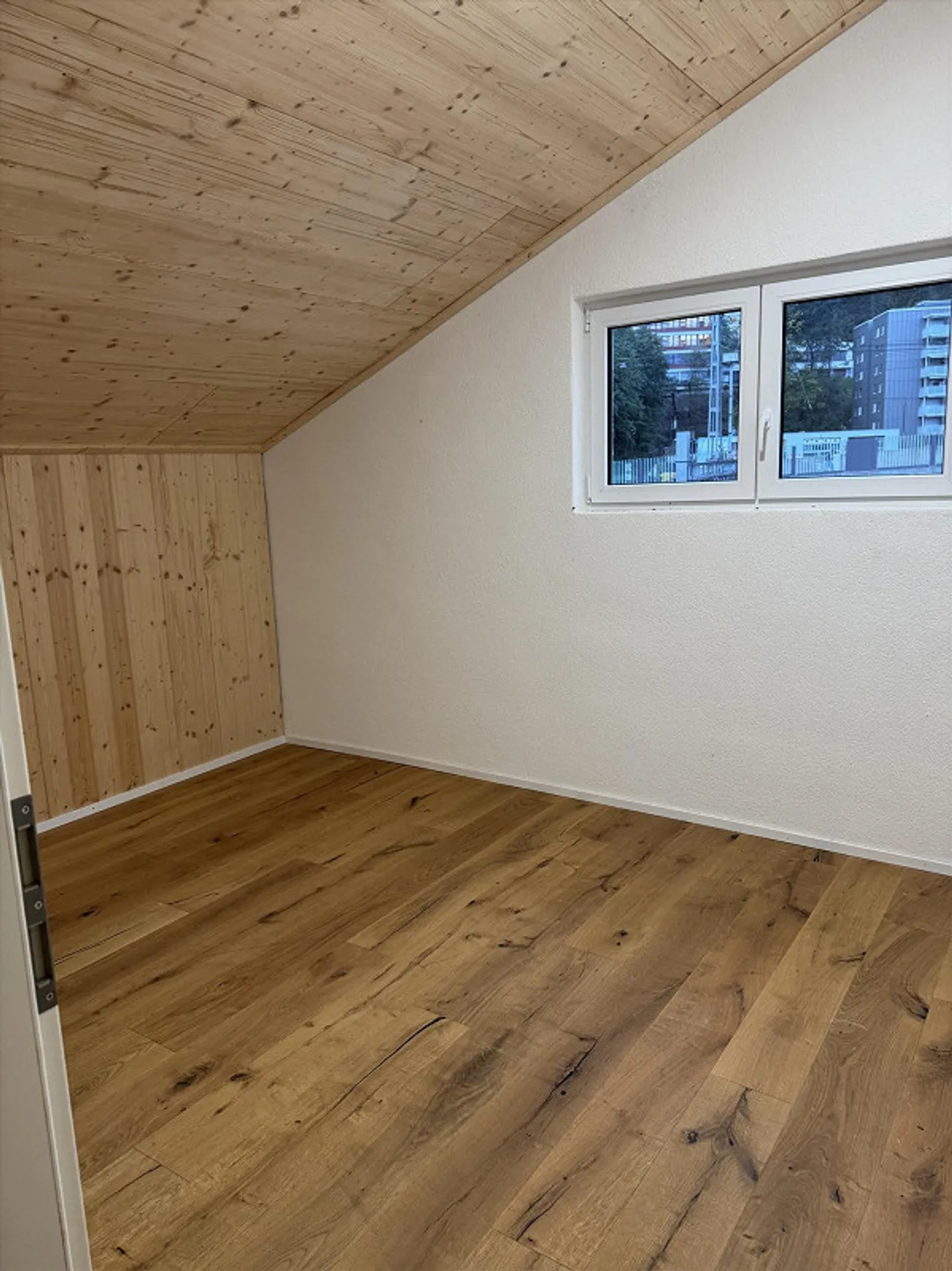Versatile hobby room in a central location in Lucerne - Photo 1 of 5