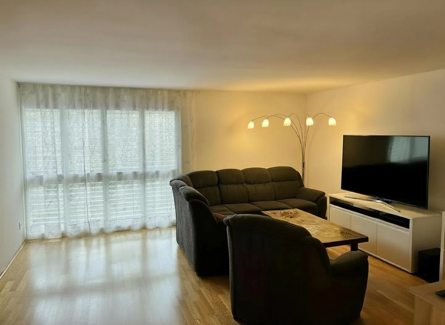 Appartement de 3,5 pièces au rez-de-chaussée avec perspective et parking - Photo 1 sur 10