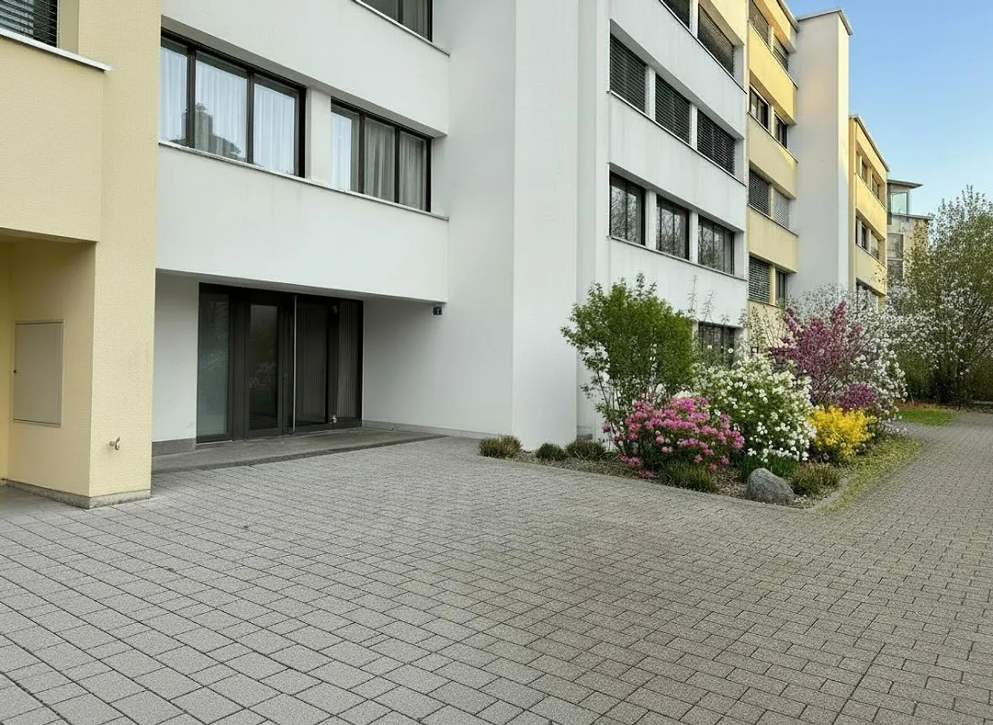 Appartement de 3,5 pièces au rez-de-chaussée avec perspective et parking - Photo 9 sur 10