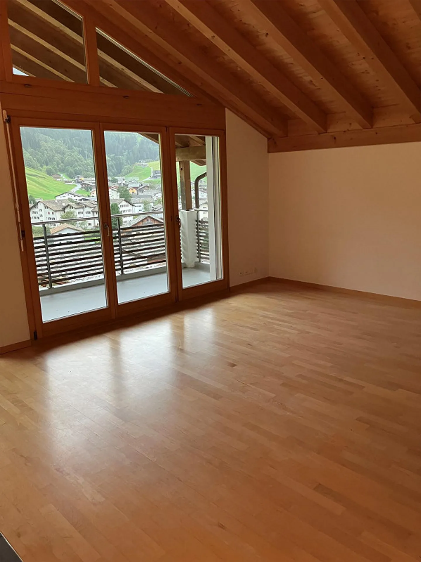 Geräumige 2.5-Zimmer-Penthouse - Foto 2 von 5