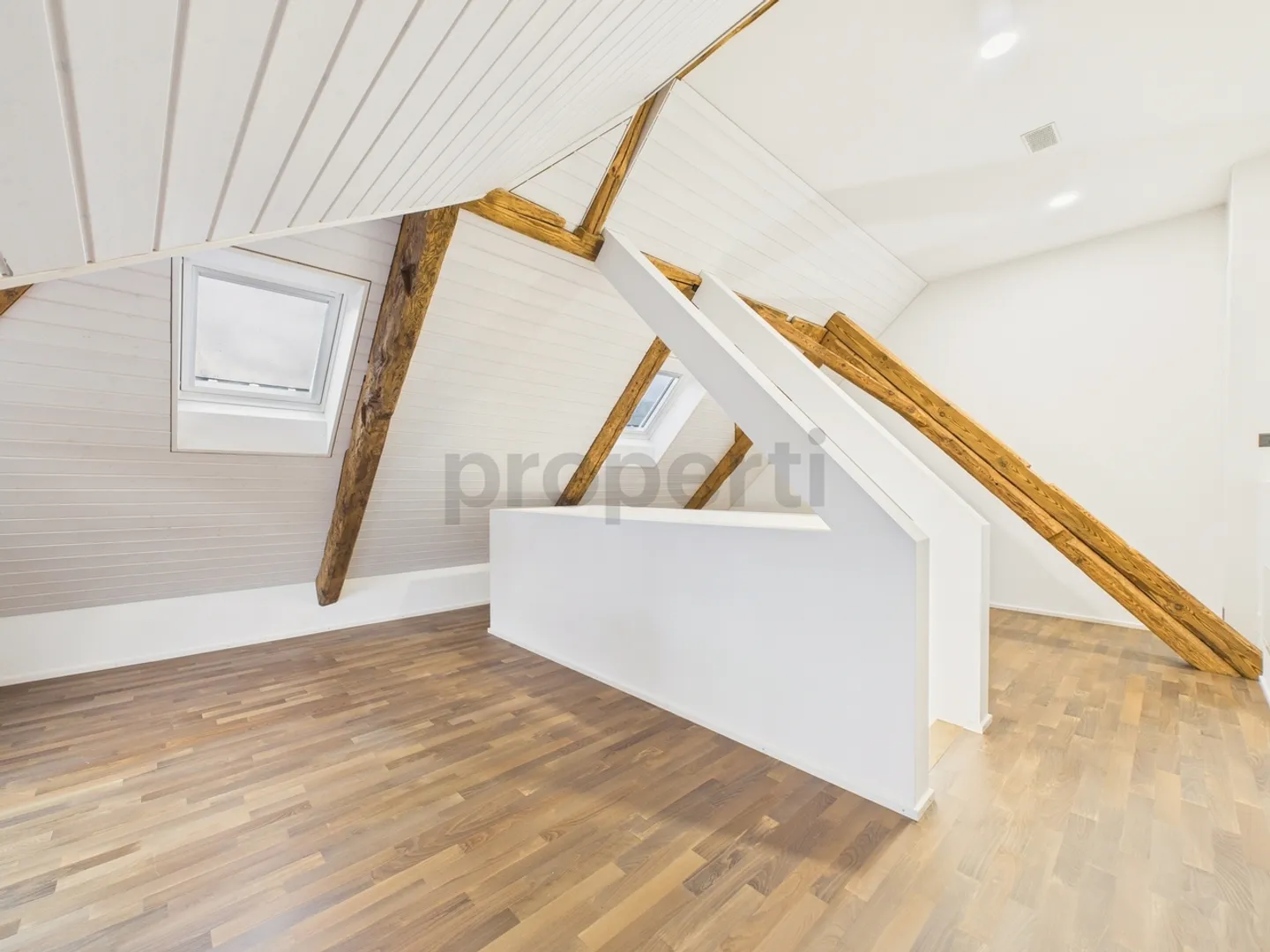 Charming Maisonette Apartment - Photo 5 of 13