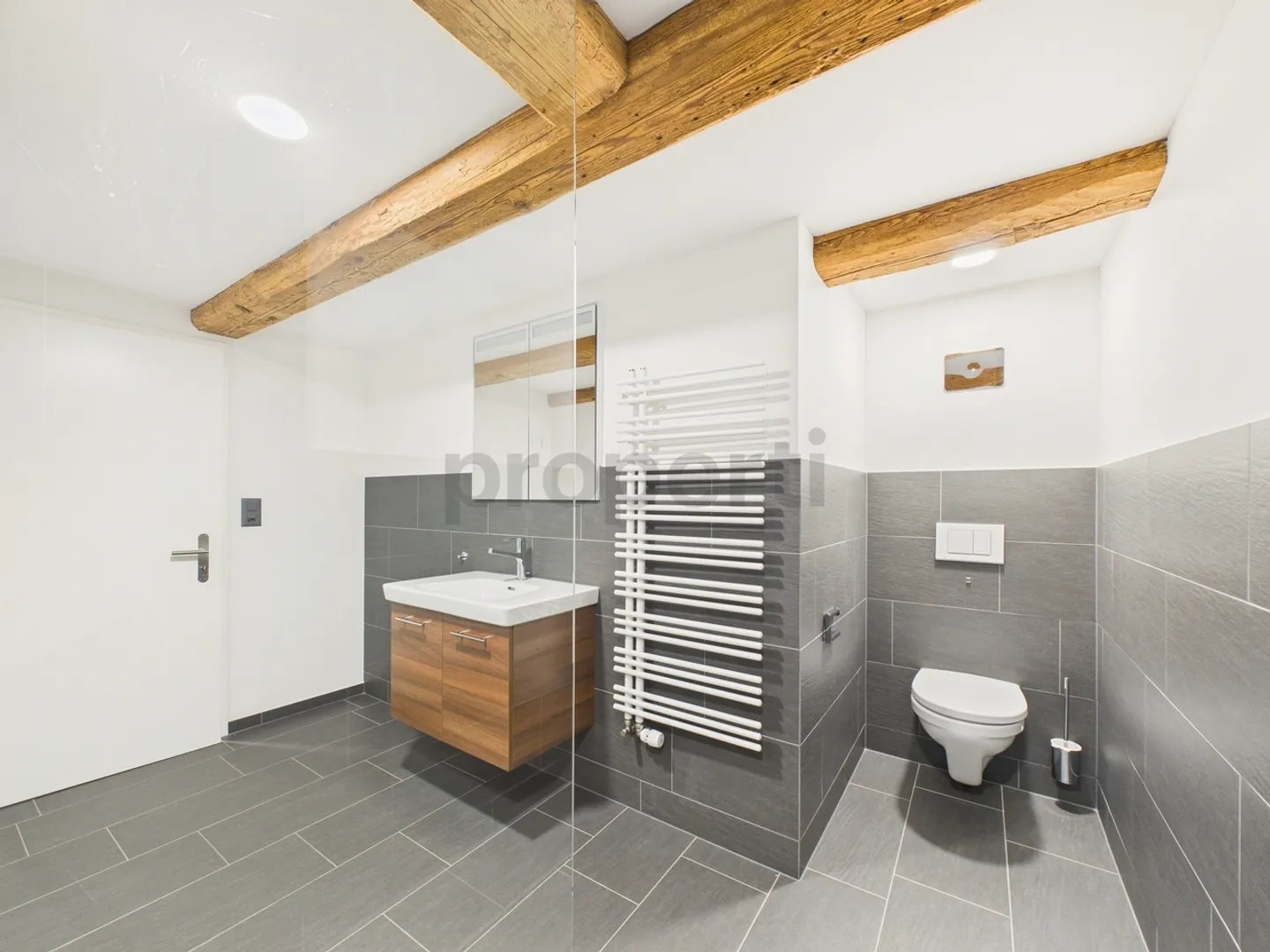 Charming Maisonette Apartment - Photo 8 of 13