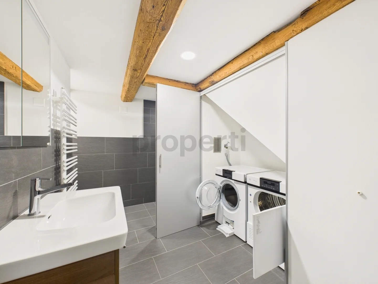 Charming Maisonette Apartment - Photo 10 of 13