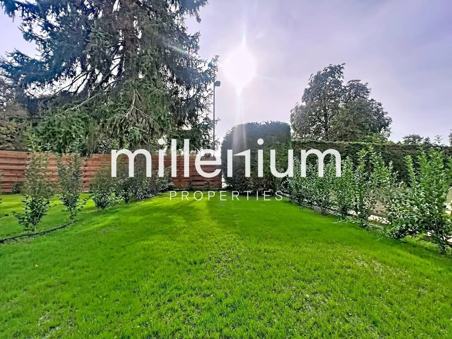 Moderne Doppelhaushälfte mit unabhängigem Studio - Foto 1 von 10