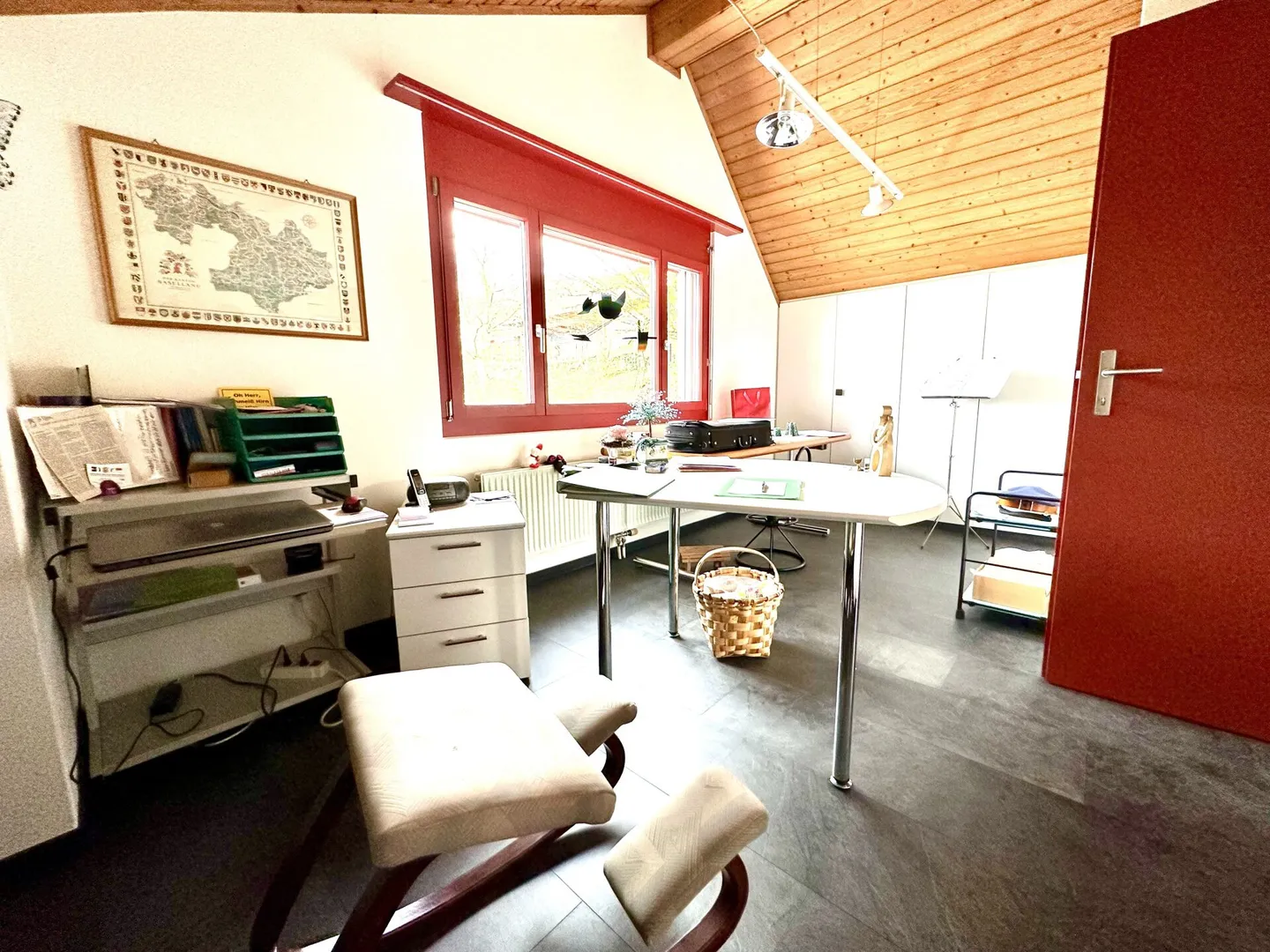 5.5-Zimmer-Einfamilienhaus mit PV-Anlage - Foto 8 von 12