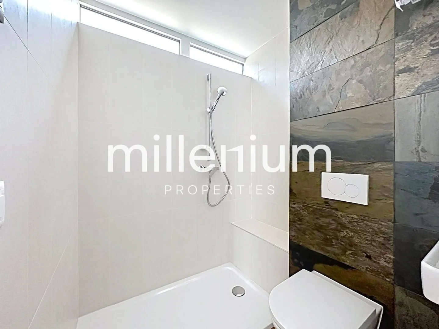 Moderne Doppelhaushälfte mit unabhängigem Studio - Foto 7 von 10