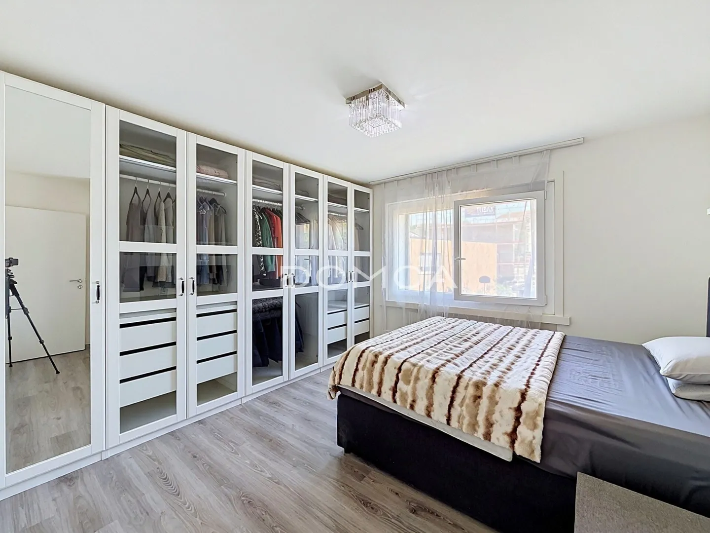 Villa avec deux appartements indépendants - Un lieu aux possibilités variées - Photo 5 sur 13