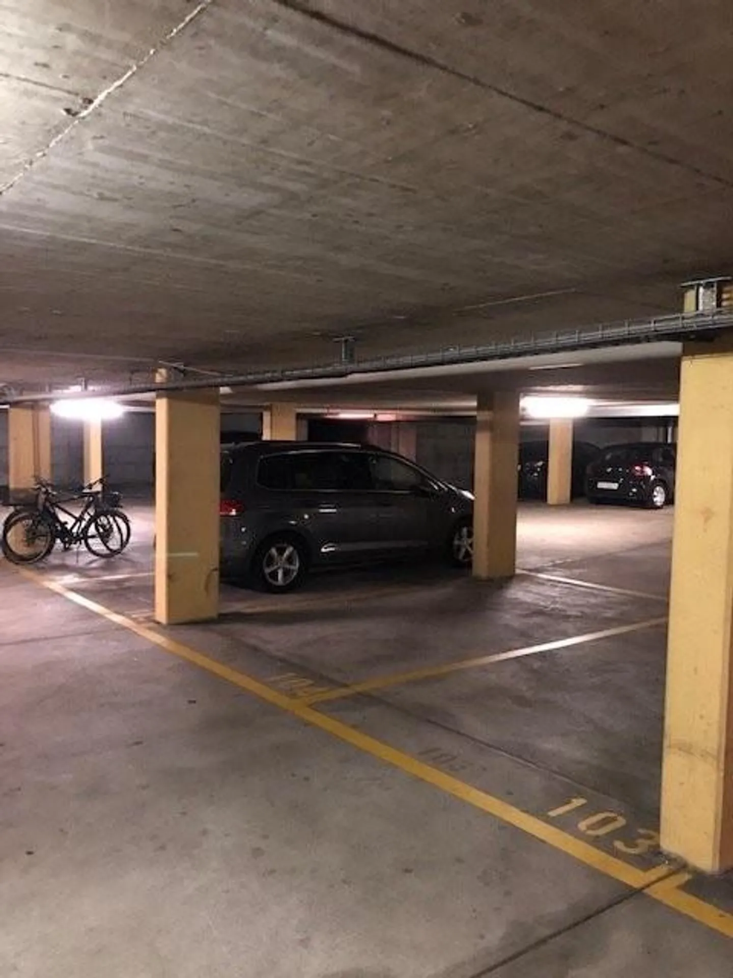 Louer un parking souterrain à Zurich-Affoltern - Photo 2 sur 2