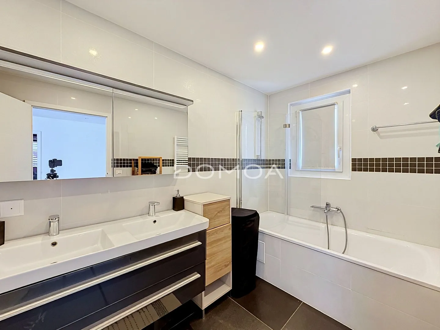 Villa avec deux appartements indépendants - Un lieu aux possibilités variées - Photo 6 sur 13