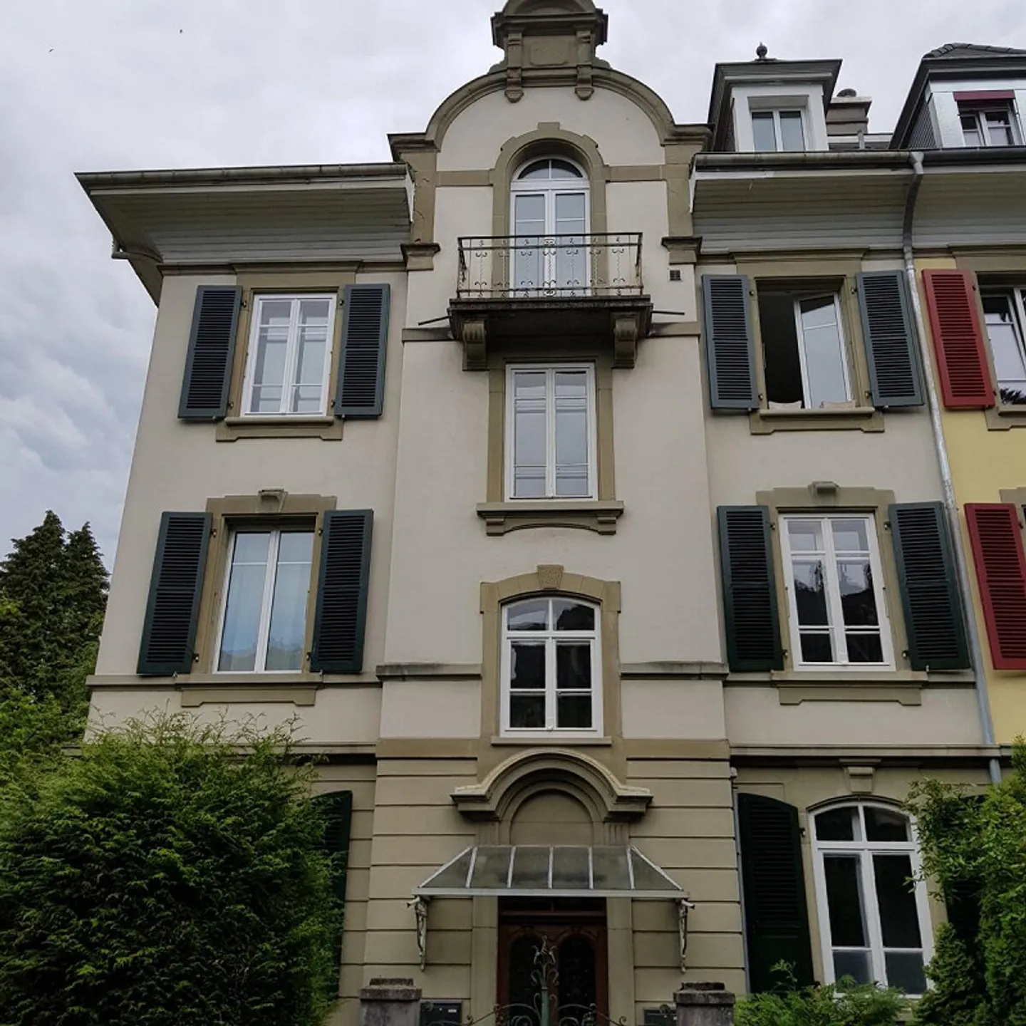 Charming 3-room old building apartment with balcony in the popular Länggasse - Photo 1 of 8