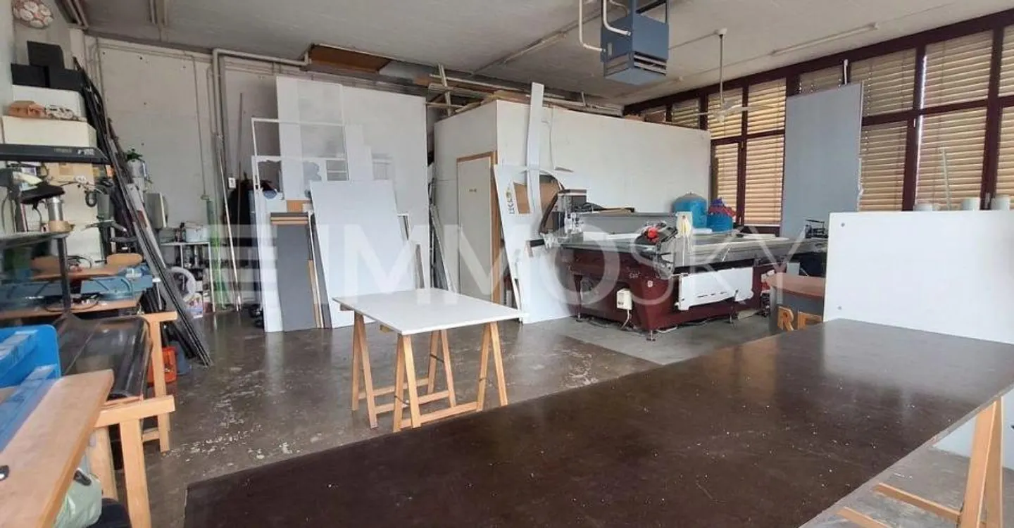 150m2 of commercial space in duplex in Nyon - Photo 2 of 4