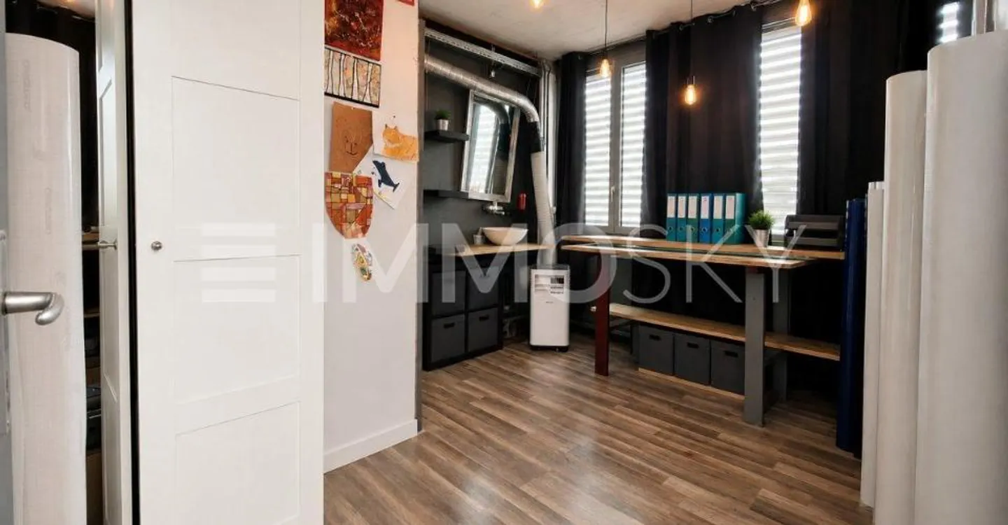 150m2 of commercial space in duplex in Nyon - Photo 3 of 4