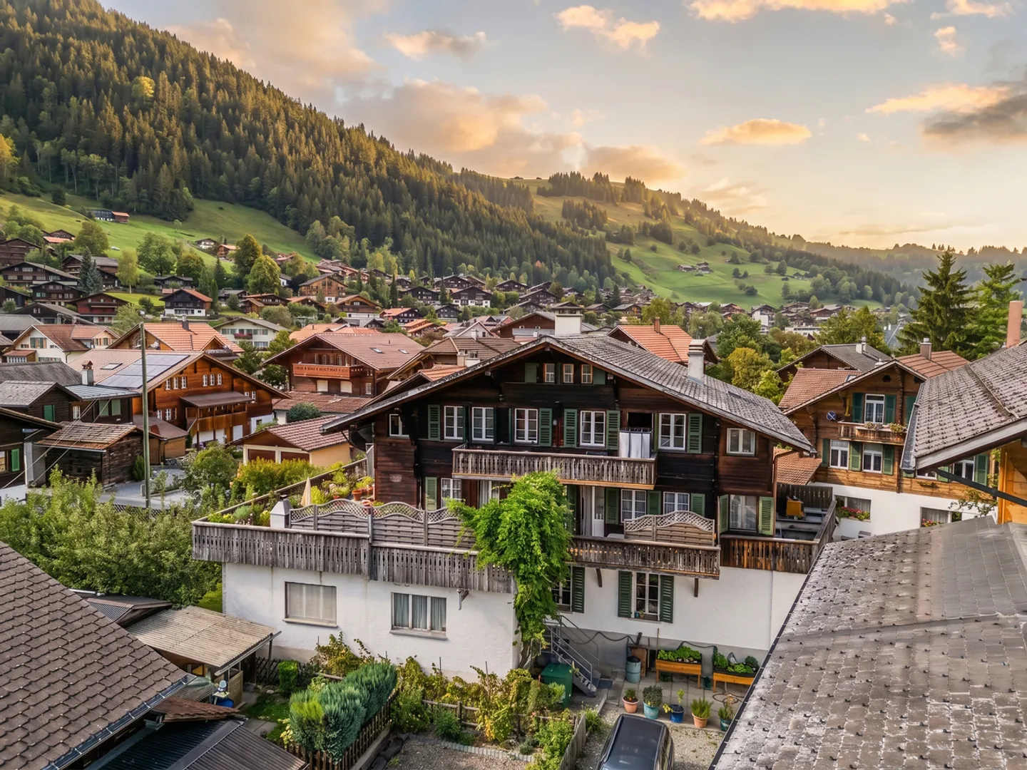MAISON RÉSIDENTIELLE ET COMMERCIALE HISTORIQUE AU CŒUR DE ZWEISIMMEN - Photo 1 sur 13