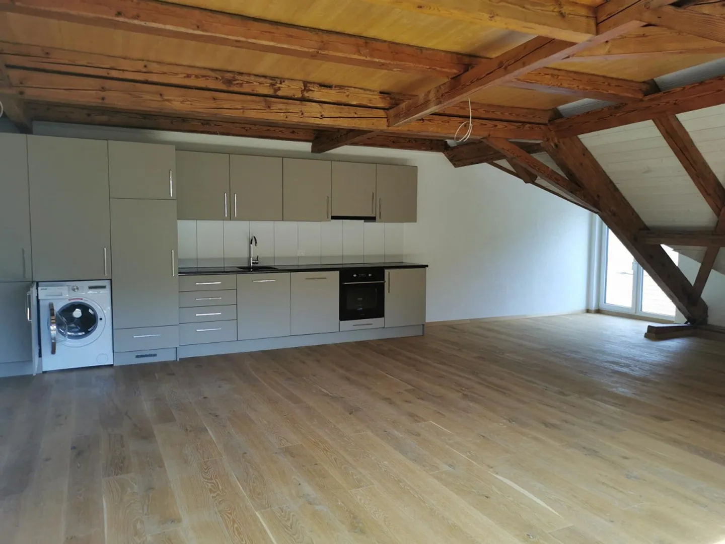 Charmante 3.5 - Dachwohnung in Brunnadern - Foto 4 von 9