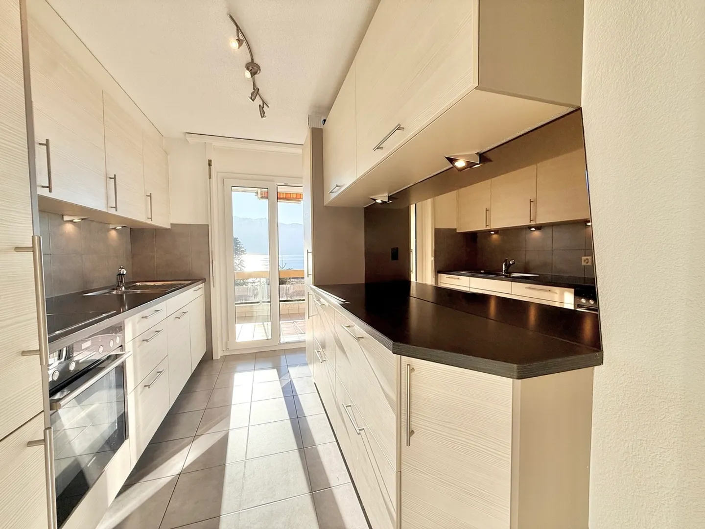 Vue imprenable sur le Léman! Lumière,confort & art de vivre à Corseaux - Photo 5 sur 14